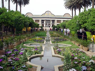 عفیف آباد نمونه ی کاملی از هنر گل کاری ایرانی