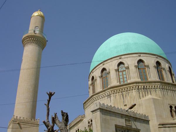 تبليغ علي اف در مساجد باکو با اعتراض نمازگزاران مواجه شد
