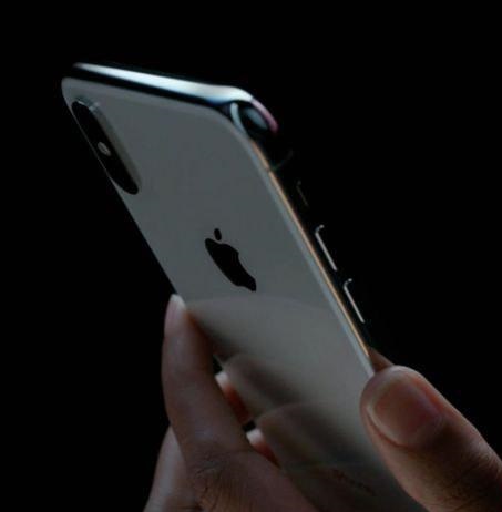 آیفون ٨ و ایکس رونمایی شد آیفون ٨ و ایکس رونمایی شد