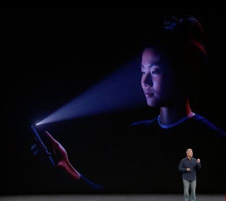 آیفون ٨ و ایکس رونمایی شد آیفون ٨ و ایکس رونمایی شد