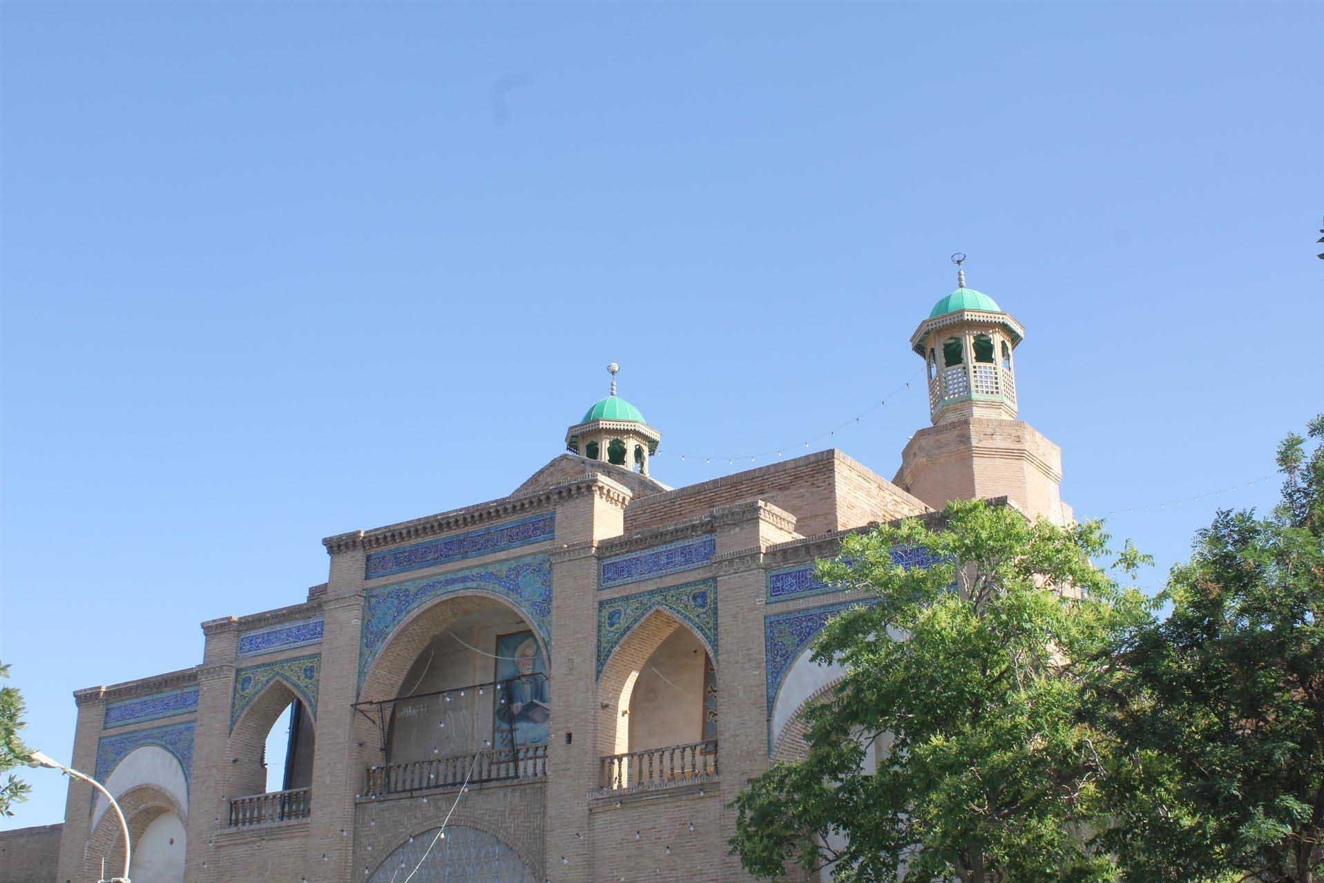 اقدام نیک هنرمند سبزواری در ساخت رایگان درهای چوبی معرق مسجد جامع سبزوار اقدام نیک هنرمند سبزواری در ساخت رایگان درهای چوبی معرق مسجد جامع سبزوار