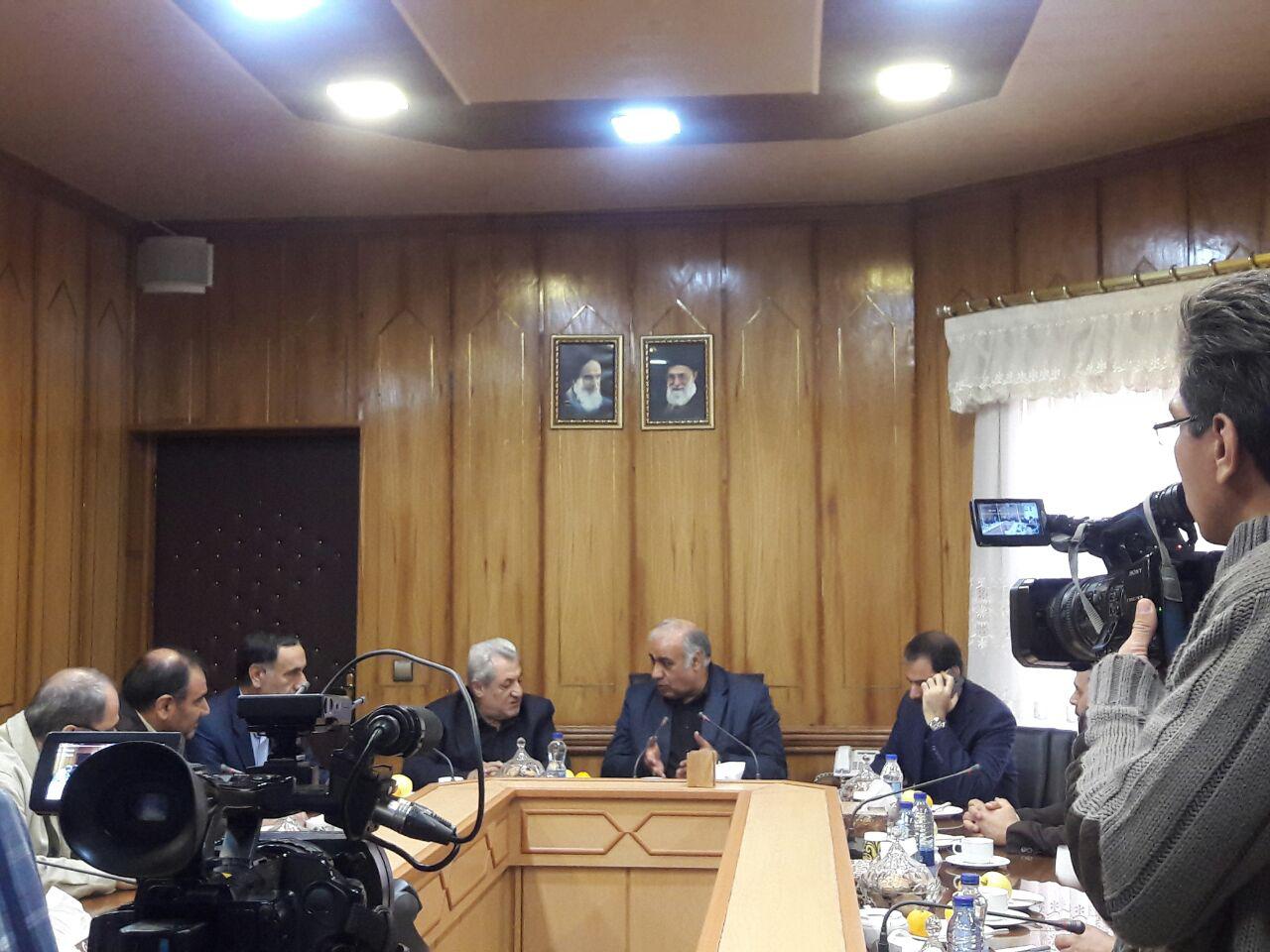 ایرانیان یکپارچه به کمک زلزله زدگان آمده اند ایرانیان یکپارچه به کمک زلزله زدگان آمده اند