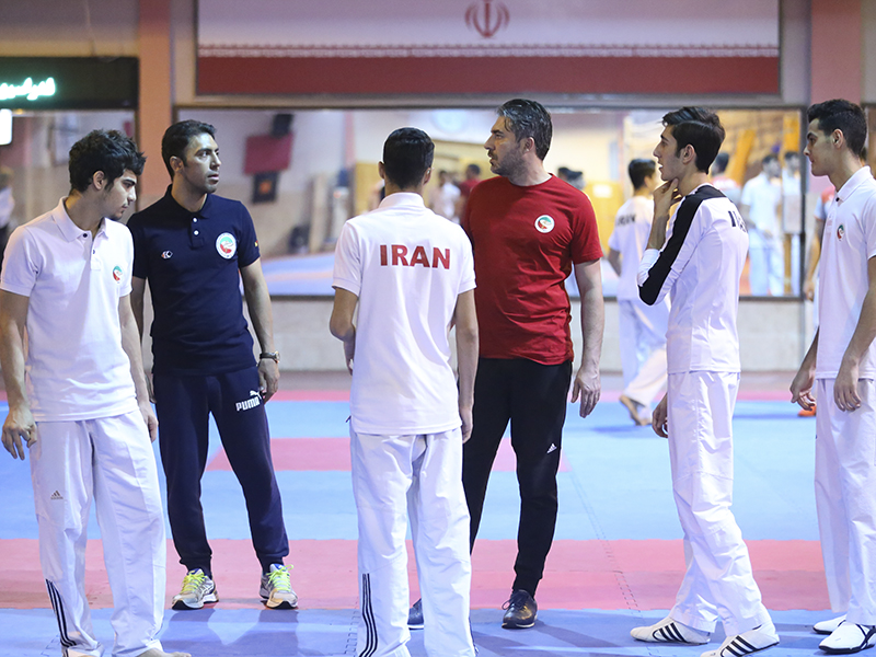 تکواندوکاران وارد اردوی تدارکاتی میشوند تکواندوکاران وارد اردوی تدارکاتی میشوند