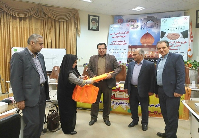 توزیع کیفهای تسهیل گری در مدارس فارس توزیع کیفهای تسهیل گری در مدارس فارس