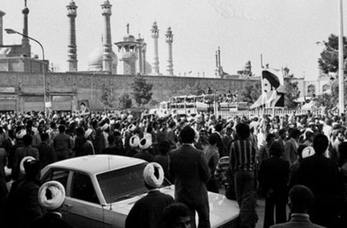 26 دی؛ روز فرارشاه از ایران
