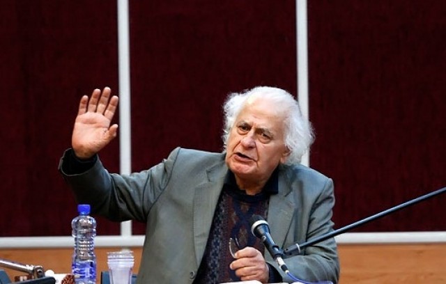 تشییع پیکر پرویز بهرام از مقابل تالار وحدت تشییع پیکر پرویز بهرام از مقابل تالار وحدت