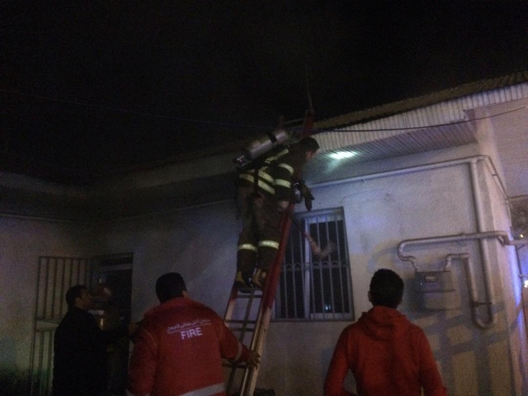 آتش سوزی یک خانه در لاهیجان