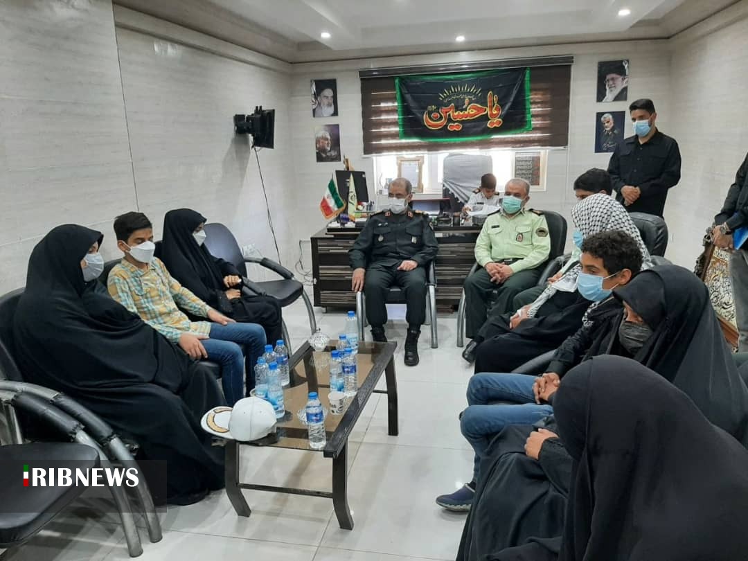 شهدا و ایثارگران مظهر صلابت نظام هستند شهدا و ایثارگران مظهر صلابت نظام هستند