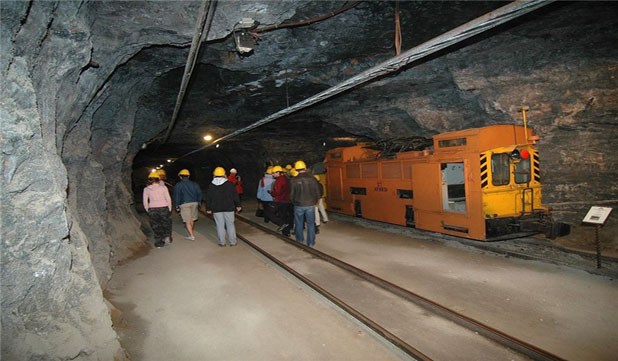 معادن ، دروازه ورود به اقتصاد مقاومتی ...