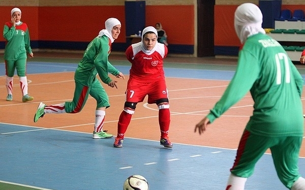 برد پر گل صدرنشین در تهران