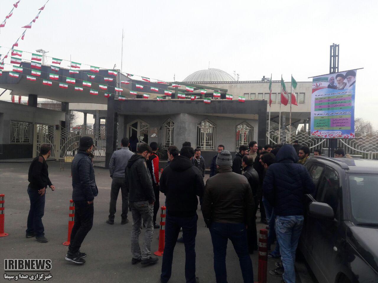 تجمع کارگری مقابل استانداری قزوین تجمع کارگری مقابل استانداری قزوین