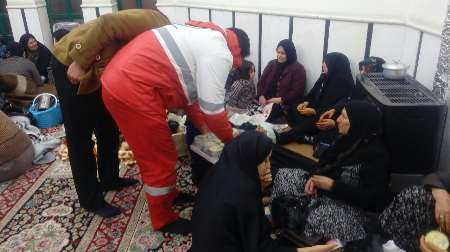 امدادرسانی به مسافران اتوبوس در راه مانده در مه ولات