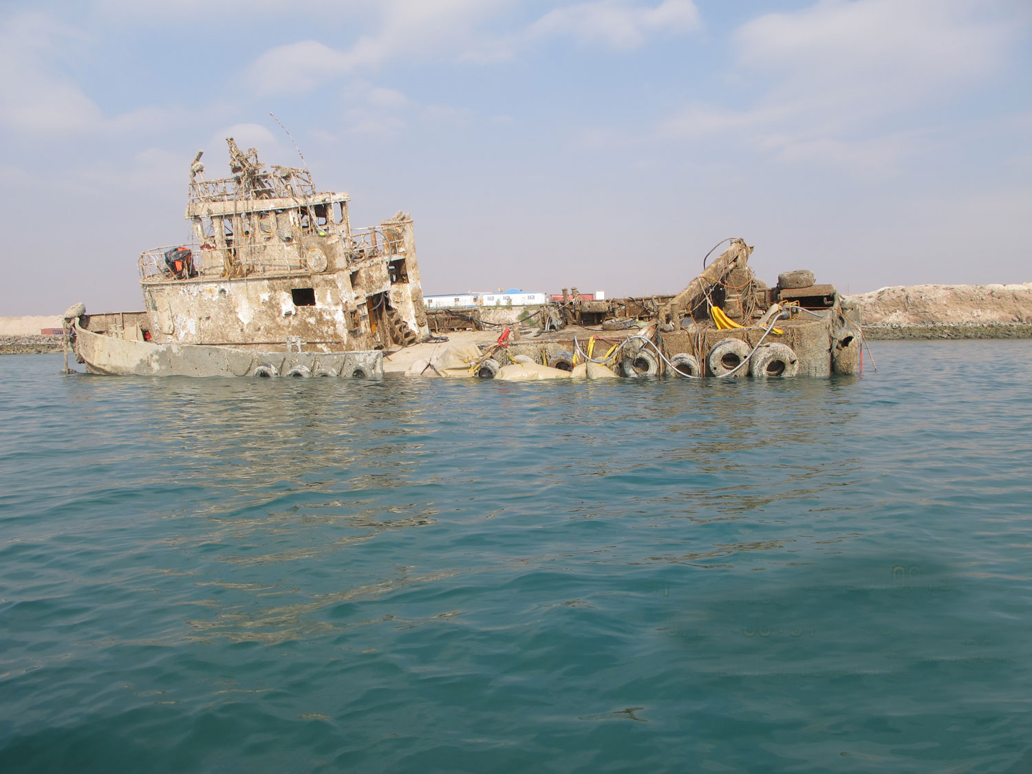 وجود 69 شناور مغروقه در اروند و کارون