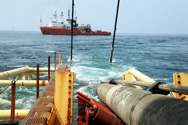 آغاز لوله گذاری سکوی فاز 14