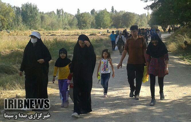 پیاده روی خانوادگی در خراسان شمالی به مناسبت هفته دفاع مقدس