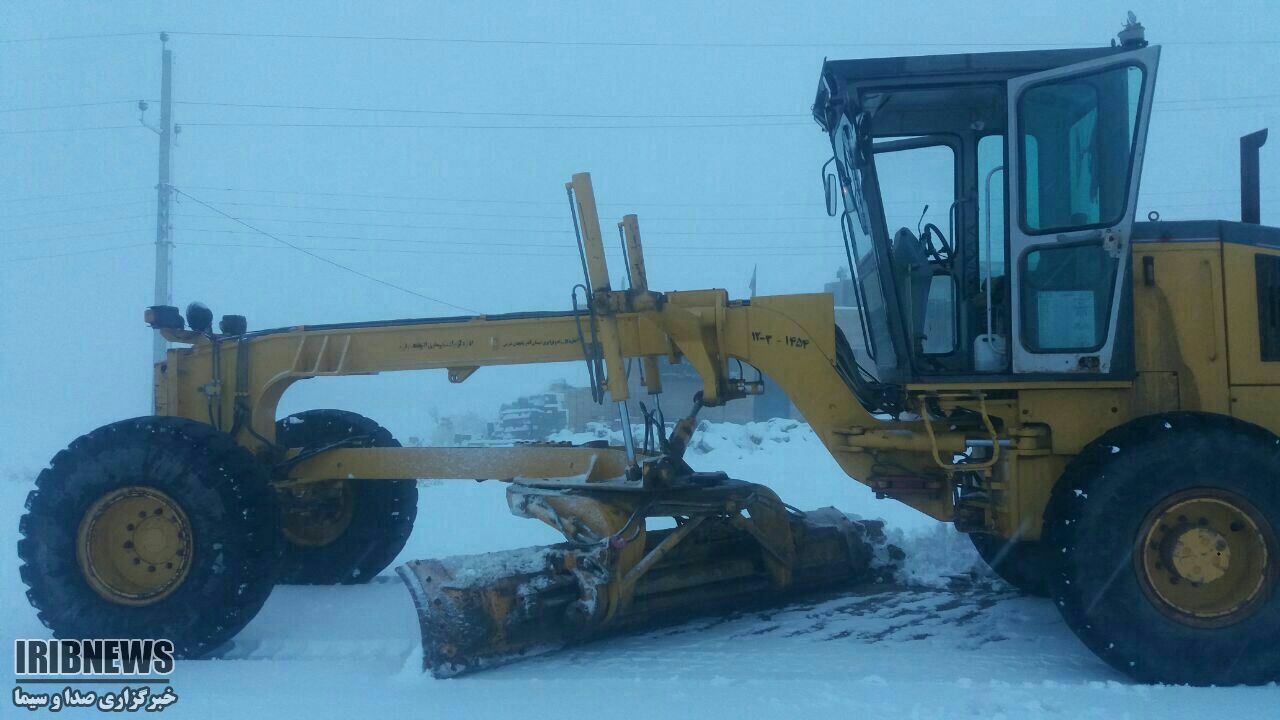 نجات 47 مسافر گرفتار برف در تکاب