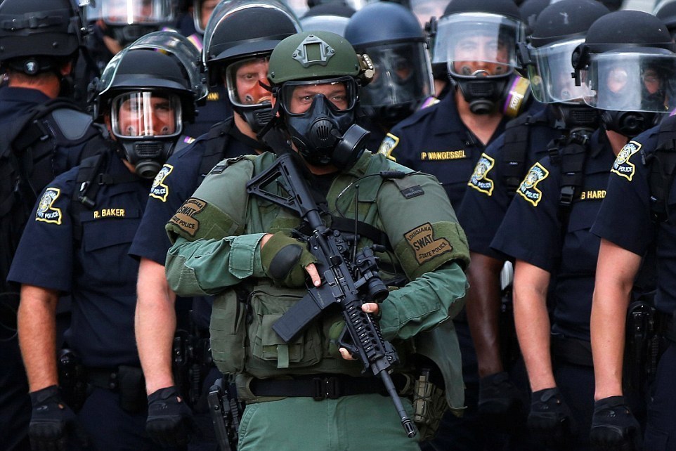 اقدامات مرگبار پلیس‌های مجهز به سلاح‌های سنگین