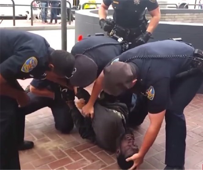 اقدامات مرگبار پلیس‌های مجهز به سلاح‌های سنگین