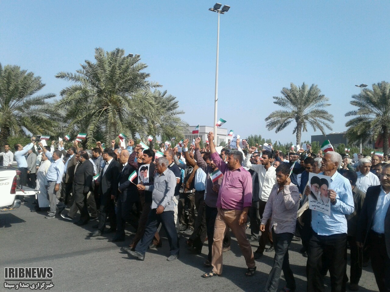 راهپیمایی مردمی در محکوم کردن اعتشاشات اخیر در جزیره کیش + فیلم