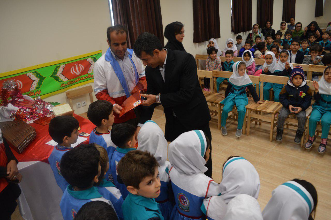 برگزاری جشن شکوفه‌های انقلاب در دوگنبدان