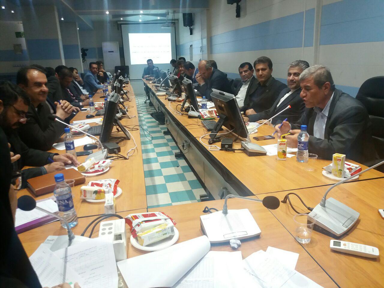 اولویت با طرح‌های اشتغال زایی بهمئی است.