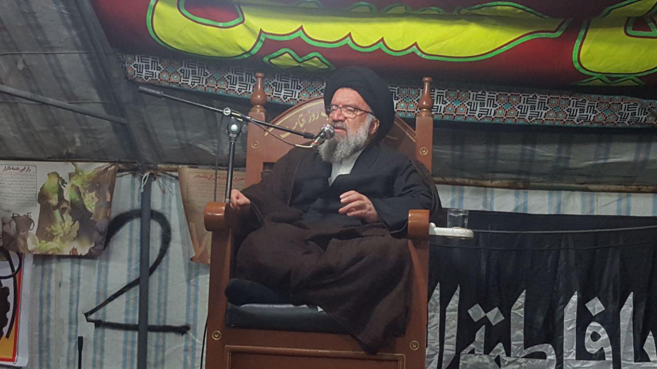 آیت الله احمد خاتمی: برخی وسط میدان دین نمی آیند. آیت الله احمد خاتمی: برخی وسط میدان دین نمی آیند.