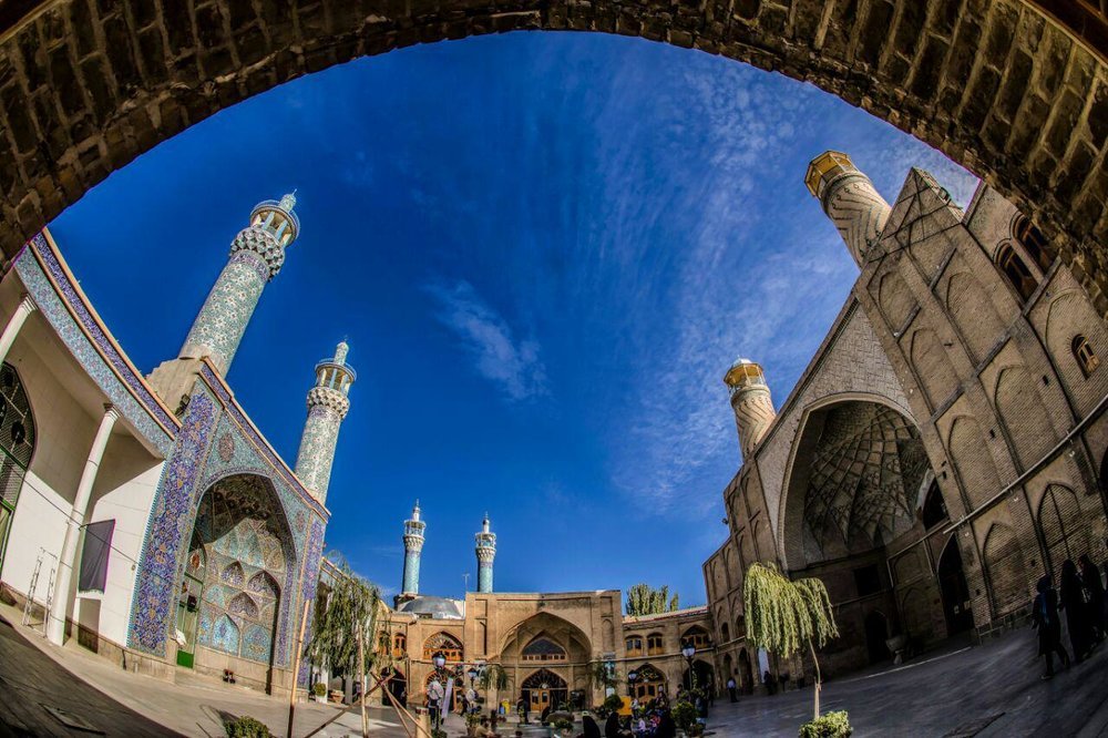 پایتخت تاریخ و تمدن ایران‌ میزبان گردشگران