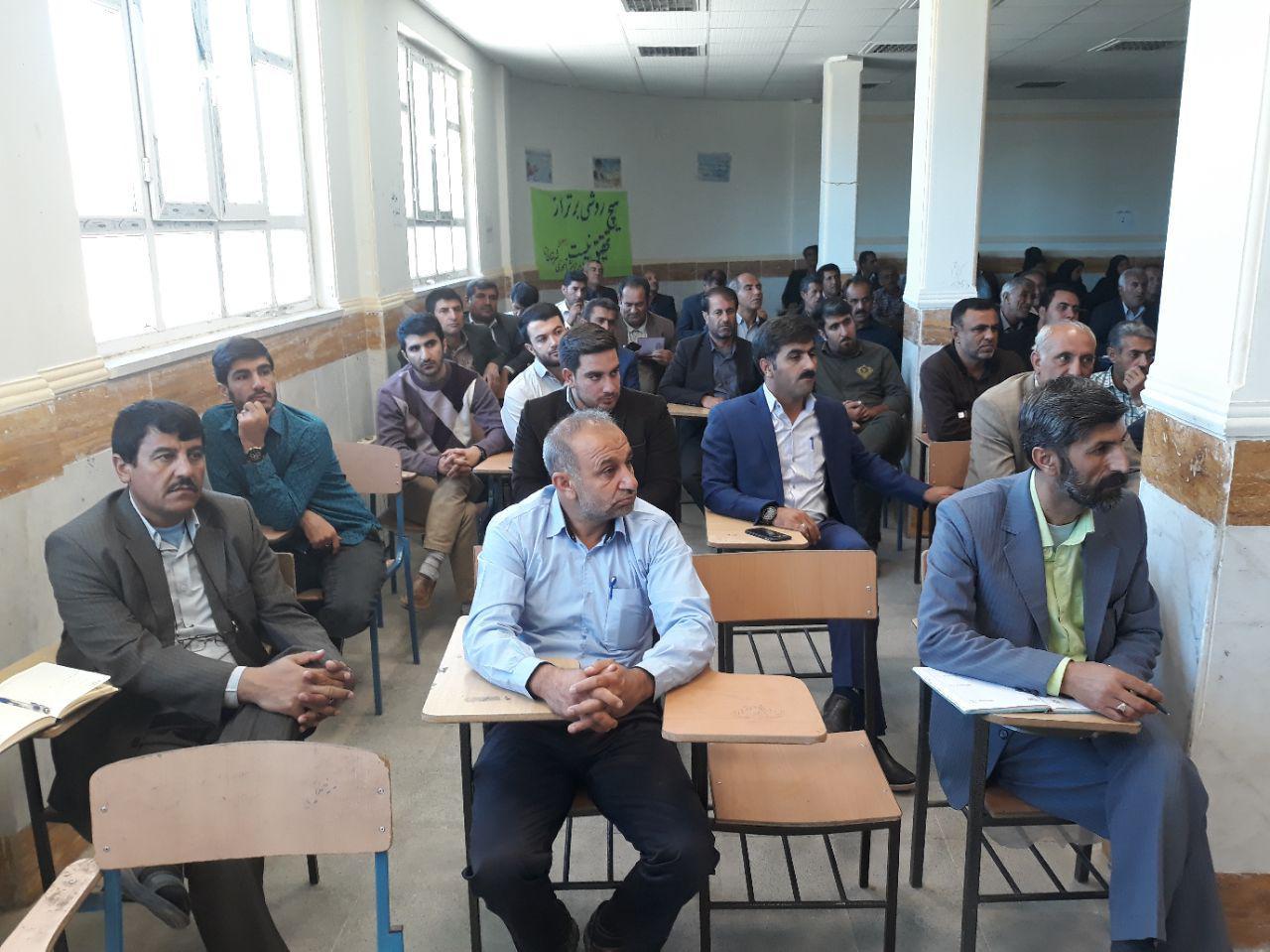 کارگاه آموزشی یکروزه معلمان ابتدایی در لوداب