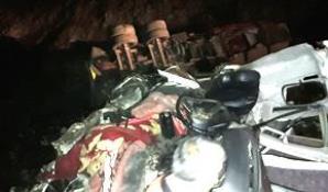 واژگونی تریلر به دره درمحور خوش ییلاق آزادشهر