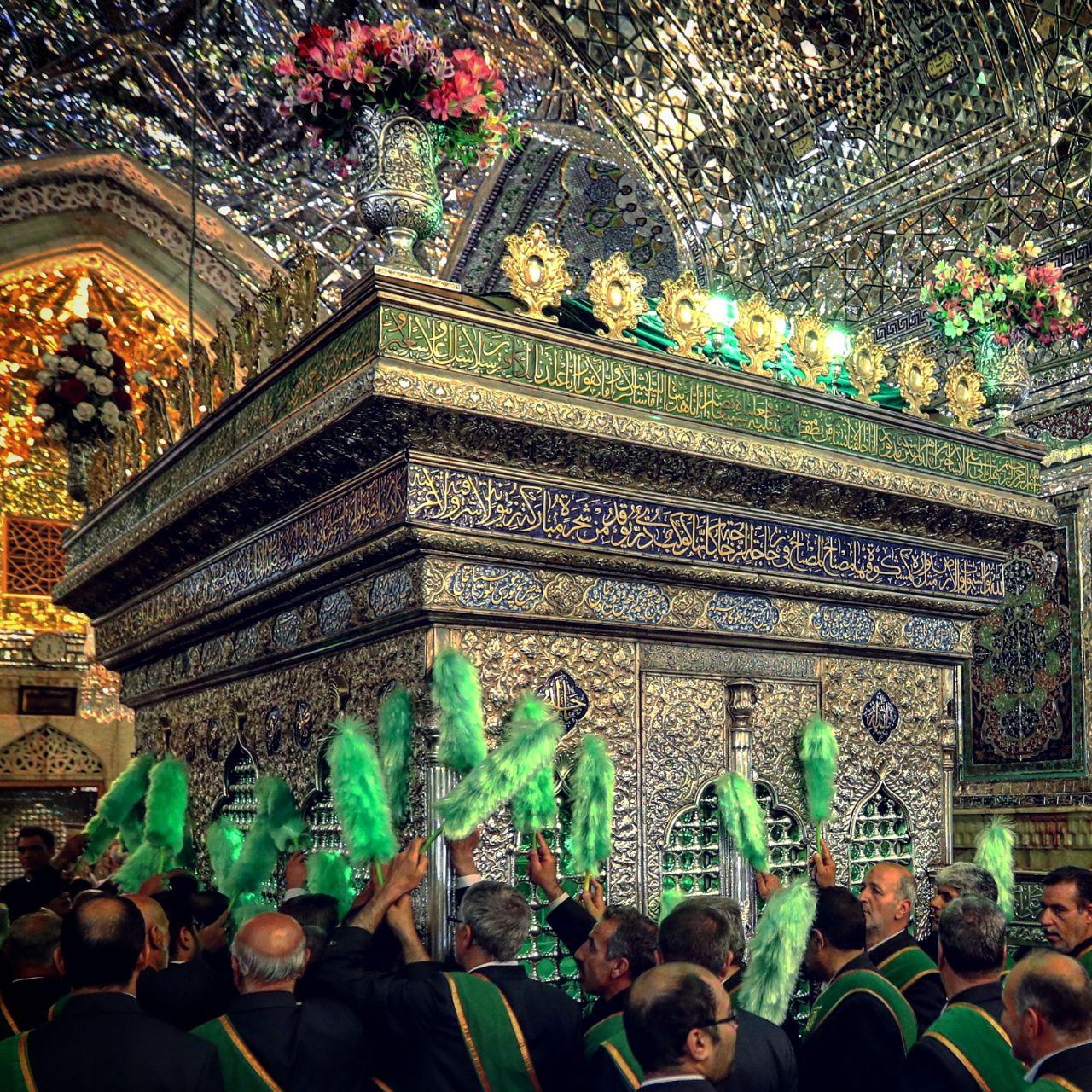 شاهچراغ غرق درنور میلاد علمدار کربلا