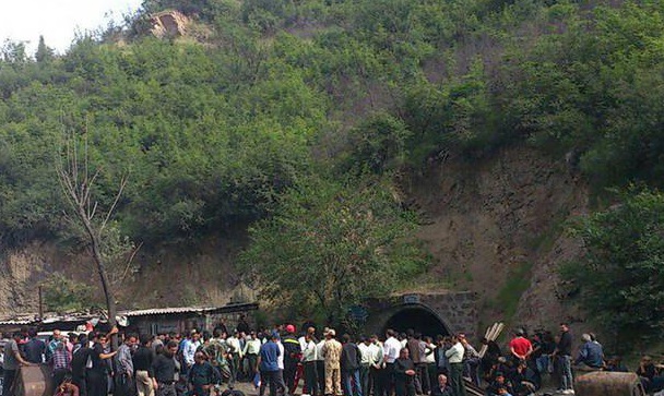 انتقال  پیکر 7 معدن کار دیگر از معدن ازادشهر