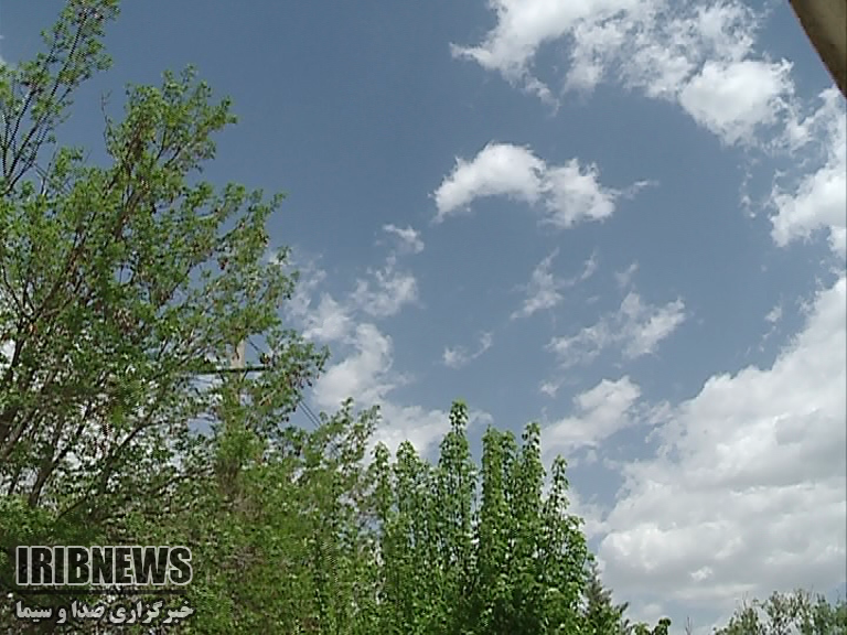 آسمان استان صاف تا قسمتی ابری ، همراه با وزش باد