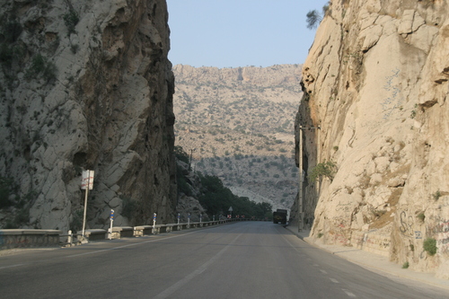 چهارخطه شدن تنگ ابوالحیات تا پایان شهریور