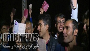 ازدحام مردم شهرستان لردگان در پشت شعب اخذ رای +فیلم