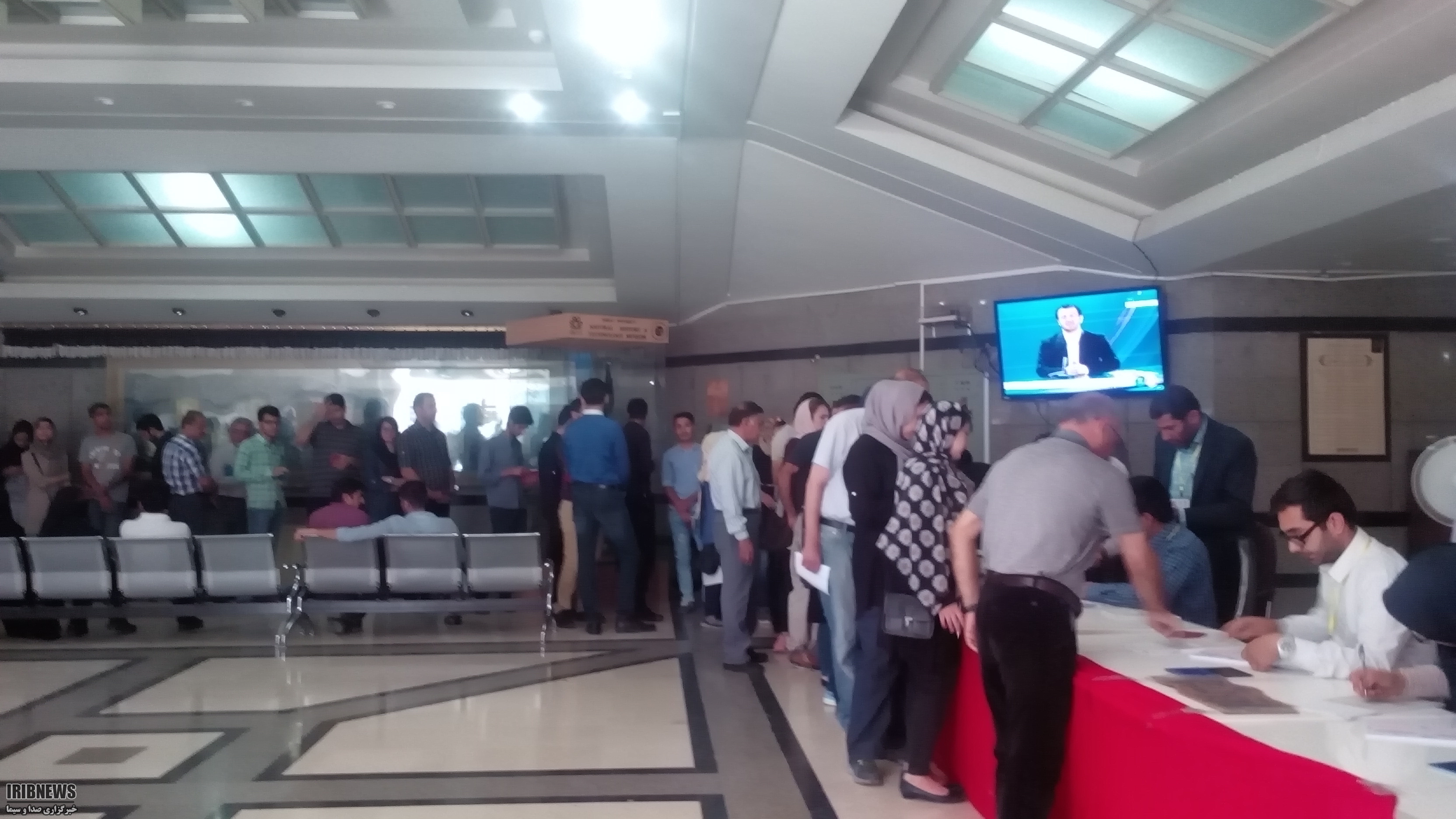 صف‌های طولانی رای گیری در شیراز