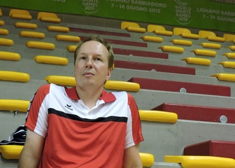 خیلی خوشحالیم که کاروان ایران در اینجا حضور دارد خیلی خوشحالیم که کاروان ایران در اینجا حضور دارد