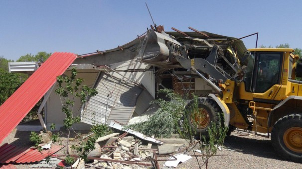 تخریب ساخت و ساز غیر مجاز در اراضی کشاورزی مرند تخریب ساخت و ساز غیر مجاز در اراضی کشاورزی مرند