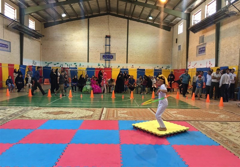 رکورد شکنی دختر نوجوان زرقانی در حلقه هولاهوپ دور کمر رکورد شکنی دختر نوجوان زرقانی در حلقه هولاهوپ دور کمر