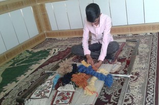 رتبه های اول و سوم گلیم بافی در کشور برای دانش آموزان سیرجانی رتبه های اول و سوم گلیم بافی در کشور برای دانش آموزان سیرجانی