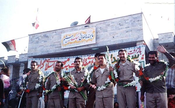 استقامت در اسارت با یاد امام (ره)،بازگشت پرستوهای عاشق به میهن استقامت در اسارت با یاد امام (ره)،بازگشت پرستوهای عاشق به میهن