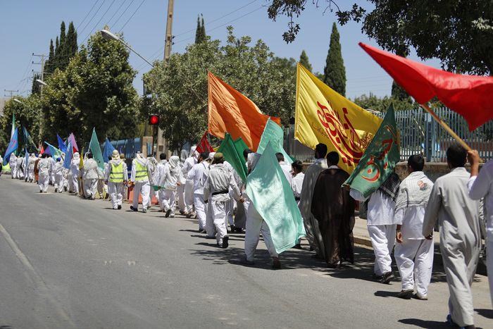 تشرف کاروانهای پیاده مردمی به حرم مطهر شاهچراغ (ع) تشرف کاروانهای پیاده مردمی به حرم مطهر شاهچراغ (ع)