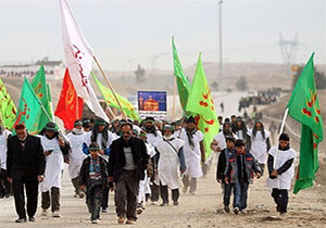 کاروان هزار و 200 نفری زائران پیاده نیشابوری در راه مشهد الرضا