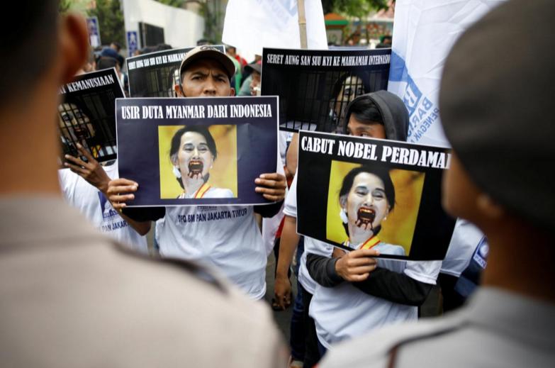 هزاران نفر در اندونزی علیه دولت میانمار تظاهرات کردند هزاران نفر در اندونزی علیه دولت میانمار تظاهرات کردند