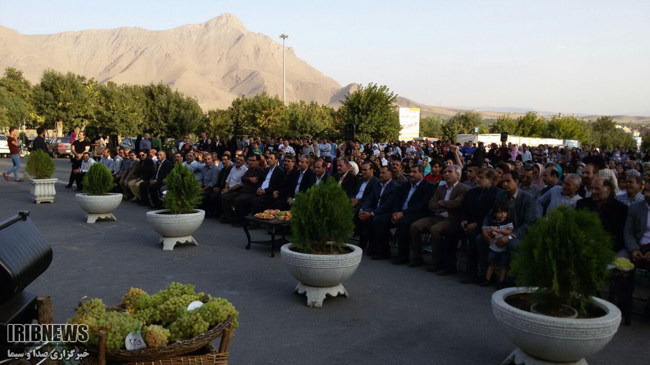 پایان نخستین جشنواره مبل و منبت و هشتمین جشنواره شیره پزی در ملایر پایان نخستین جشنواره مبل و منبت و هشتمین جشنواره شیره پزی در ملایر
