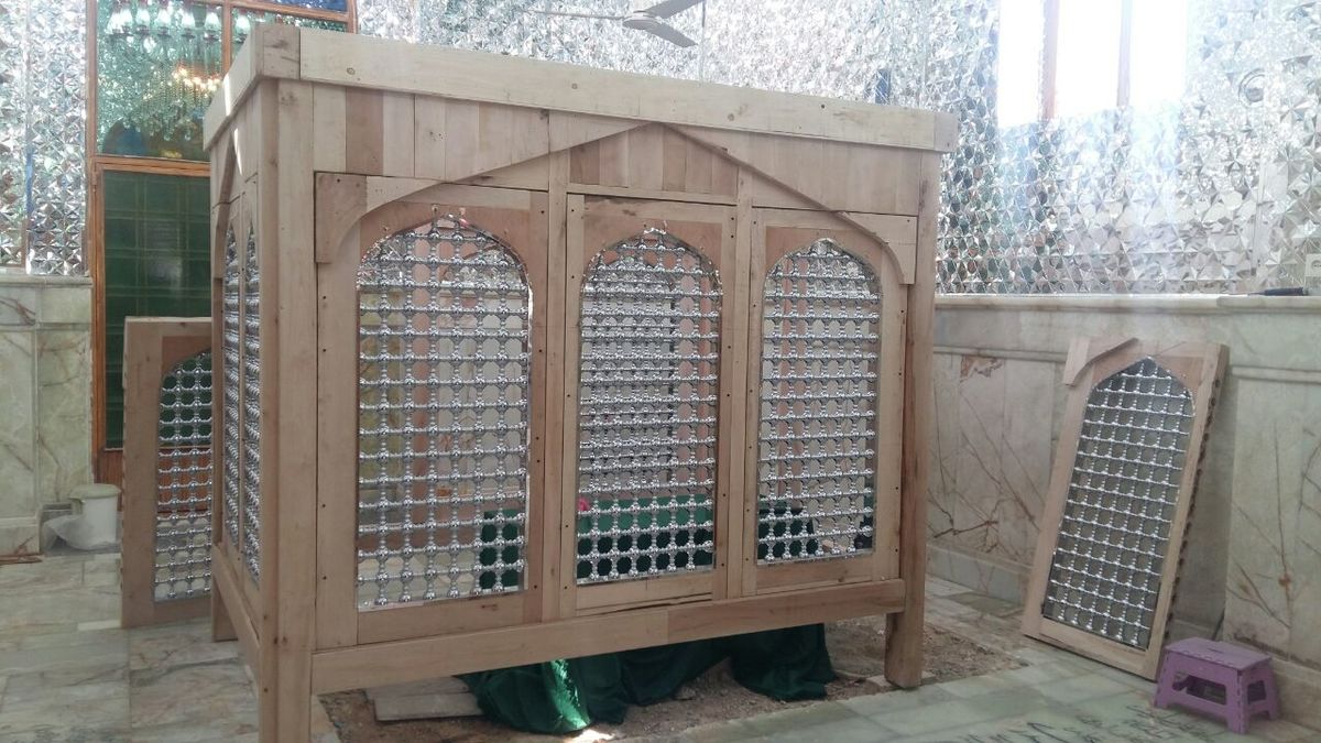 نصب ضریح جدید امامزاده سید ابراهیم خمینی شهر نصب ضریح جدید امامزاده سید ابراهیم خمینی شهر