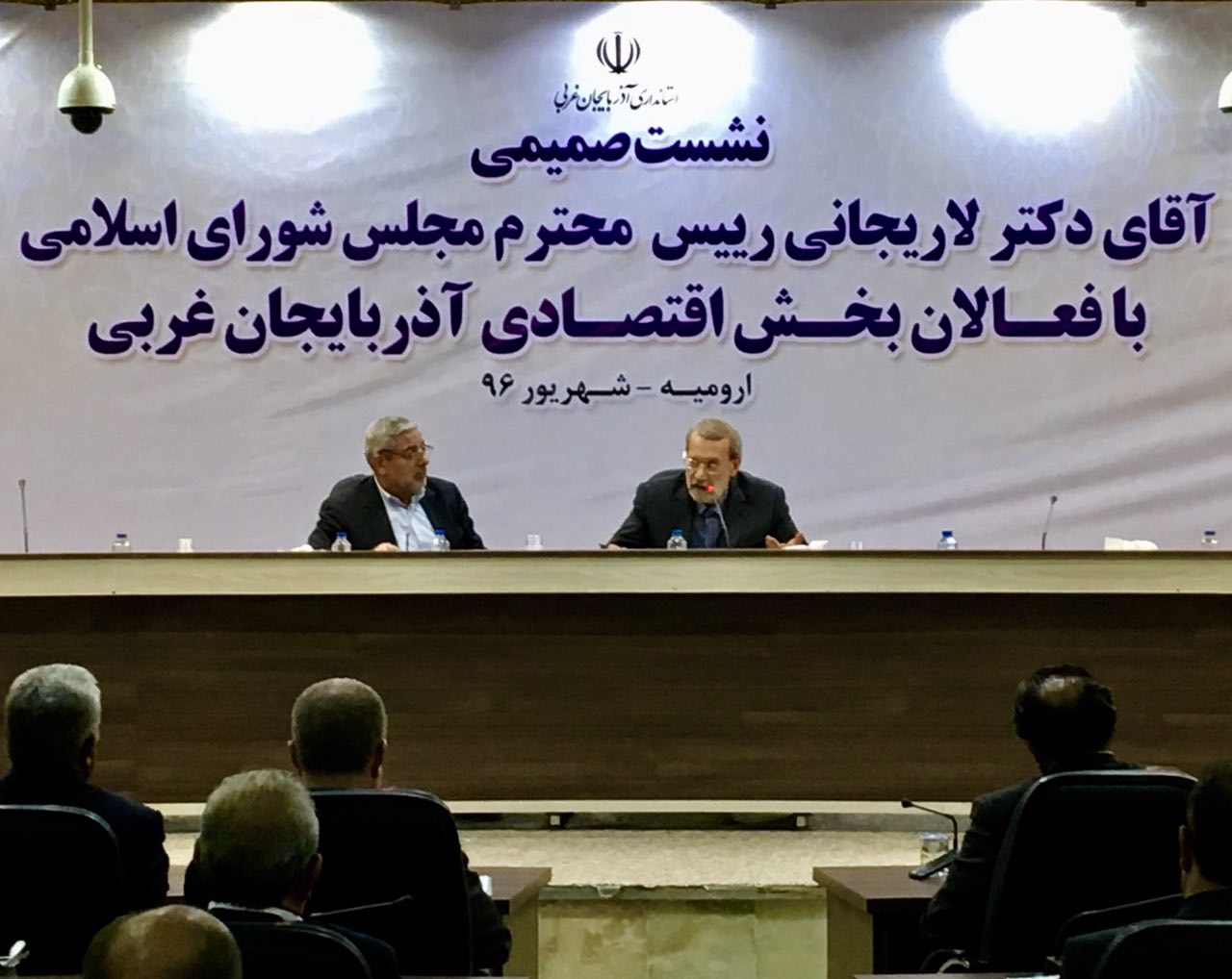 نشست صمیمی رییس مجلس با فعالان بخش اقتصادی آذربایجان غربی