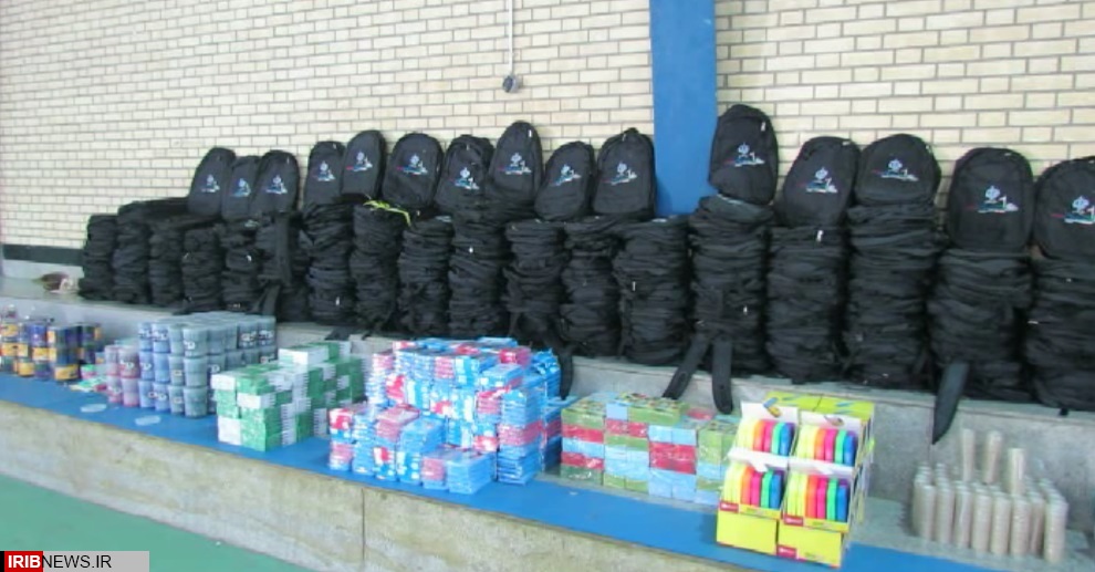 اهداء لوازم التحریر به دانش آموزان بی بضاعت اهداء لوازم التحریر به دانش آموزان بی بضاعت