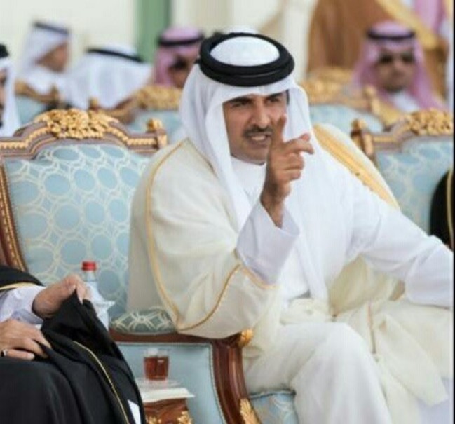 راز بطری در قرمز قطری‌ها چیست؟ + تصاویر