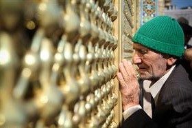 تشرف سالمندان و نیازمندان به بارگاه منور رضوی در قالب طرح «یا معین الضعفاء»