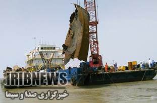 خارج سازی شناور بمباران شده از عمق اروند